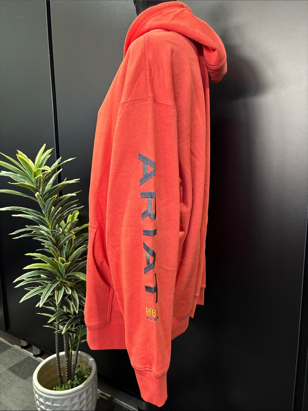 Ariat Pullover,stain release,embroidered sleeve,hood,pocket,fleece lined - Picture 4 of 10